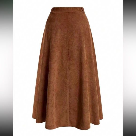 Plus size button through skirt - Picture 4 of 15